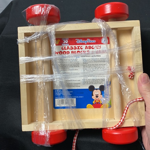 MELISSA & DOUG DISNEYLAND RESORT MICKEY 30 PIECE BLOCK SET IN PULL CART - Picture 7 of 9